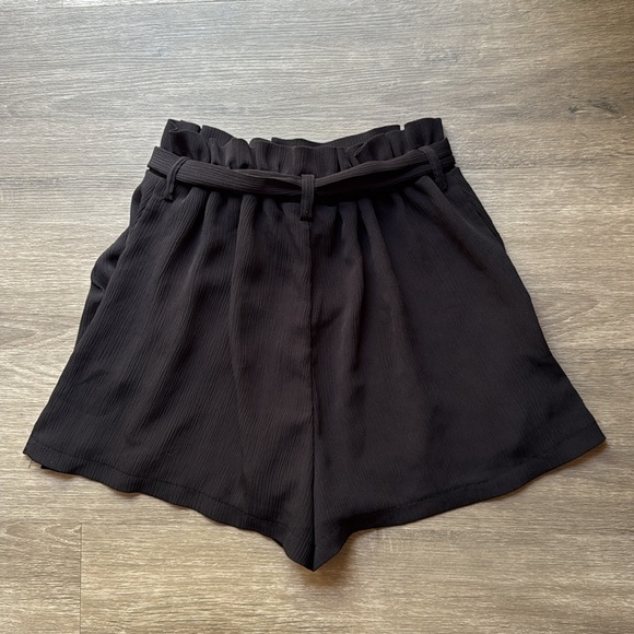 Lush Ruffle Shorts - Picture 2 of 2